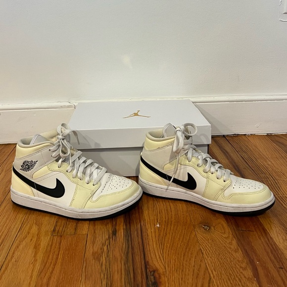 Air Jordan 1 - Mid coconut milk/black - Picture 6 of 10